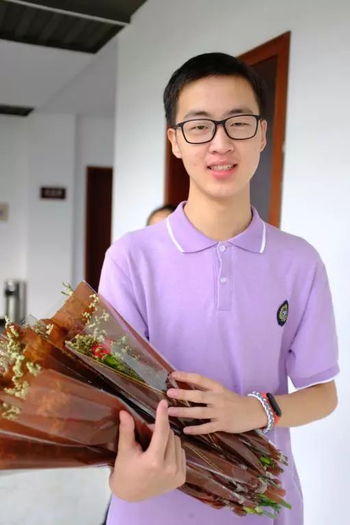 在四中120周年校庆典礼上,徐林,金小敏,胡俊敏,徐立群,王爱珍,庞晶晶