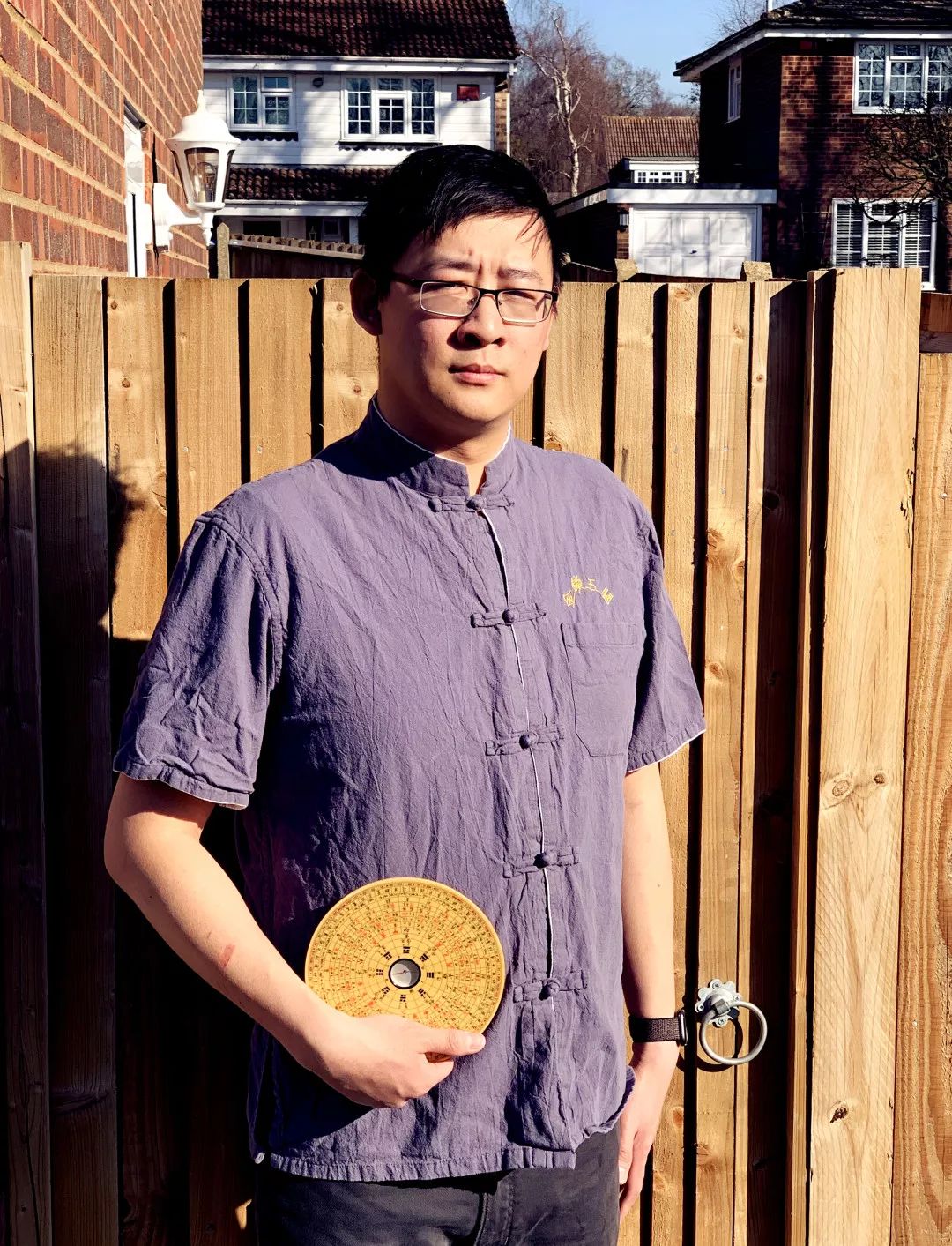 祖宗玄学文化,服务海外华人,他师从名门,扎根英国创立易衡风水_张鹏程