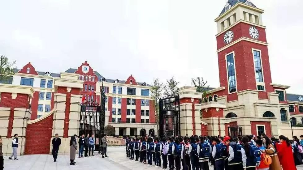 目前,博駿教育在四川營運了包括成都幼師實驗幼兒園,成都幼師麗都實驗