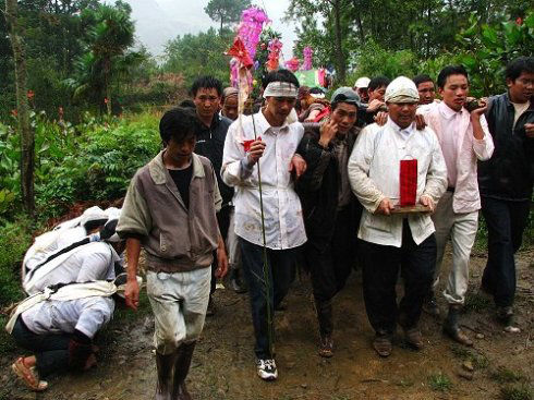 实拍云南文山壮族的丧葬风俗非常壮观难得一见