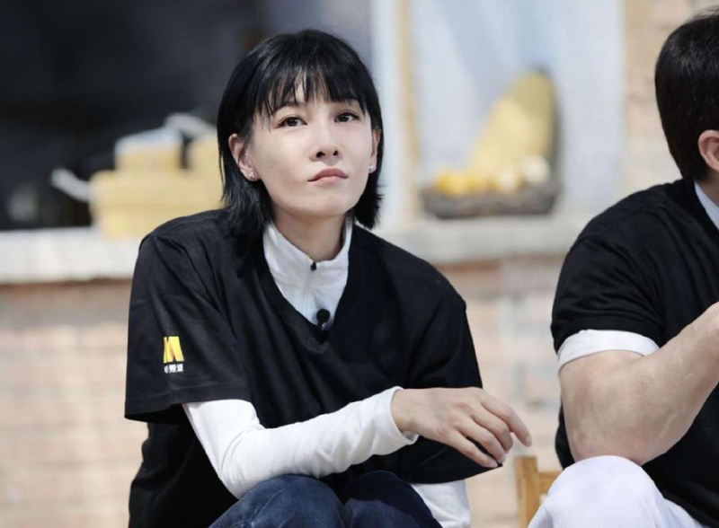 成龙和邓超顶着大太阳干农活一个国际巨星一个实力演员超接地气