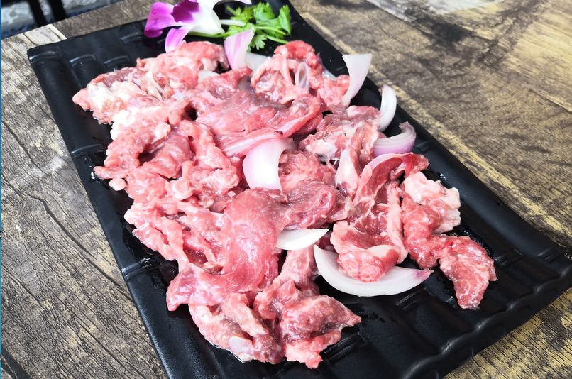 牛胸叉选用牛胸最中心部位的肉够筋道,还不会硬烤的过程不需要刷油