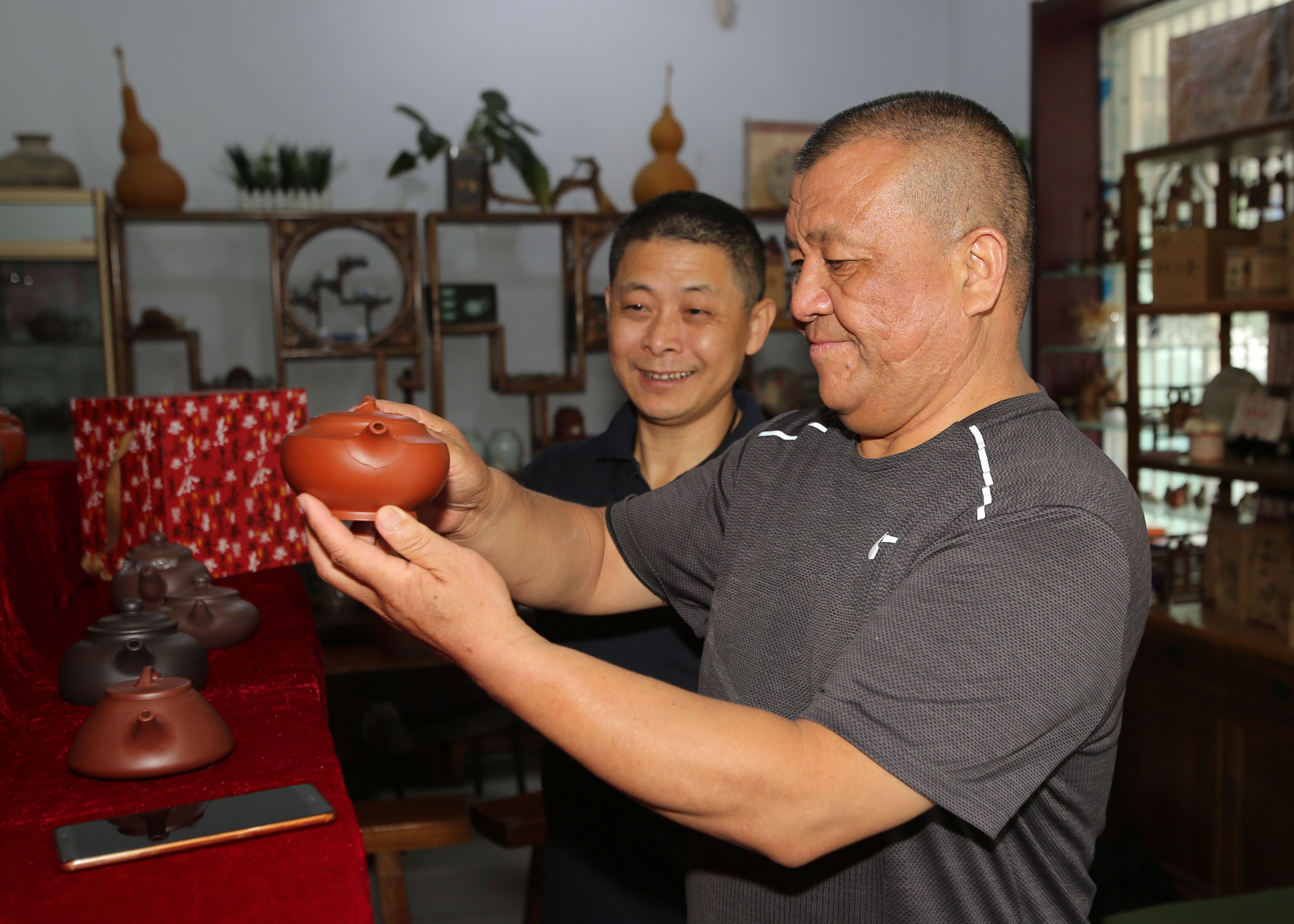 张友科的紫砂壶在山西长治展出