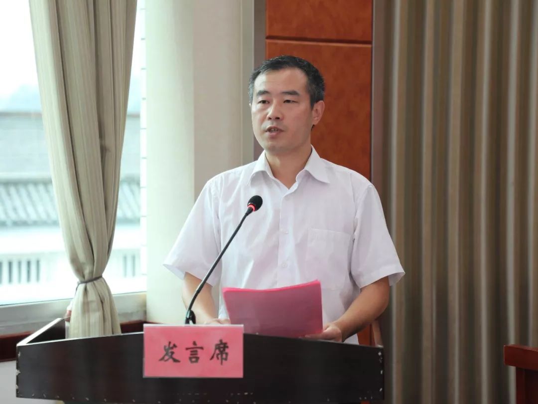 留坝县召开庆祝第35个教师节表彰大会