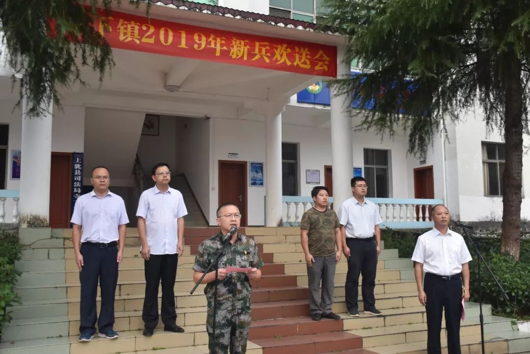 祖国在号召 青年应从戎