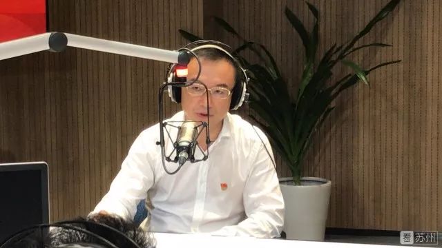 图源:江苏铁路相城区副区长周立宏走进媒体直播间表示:"未来,高铁