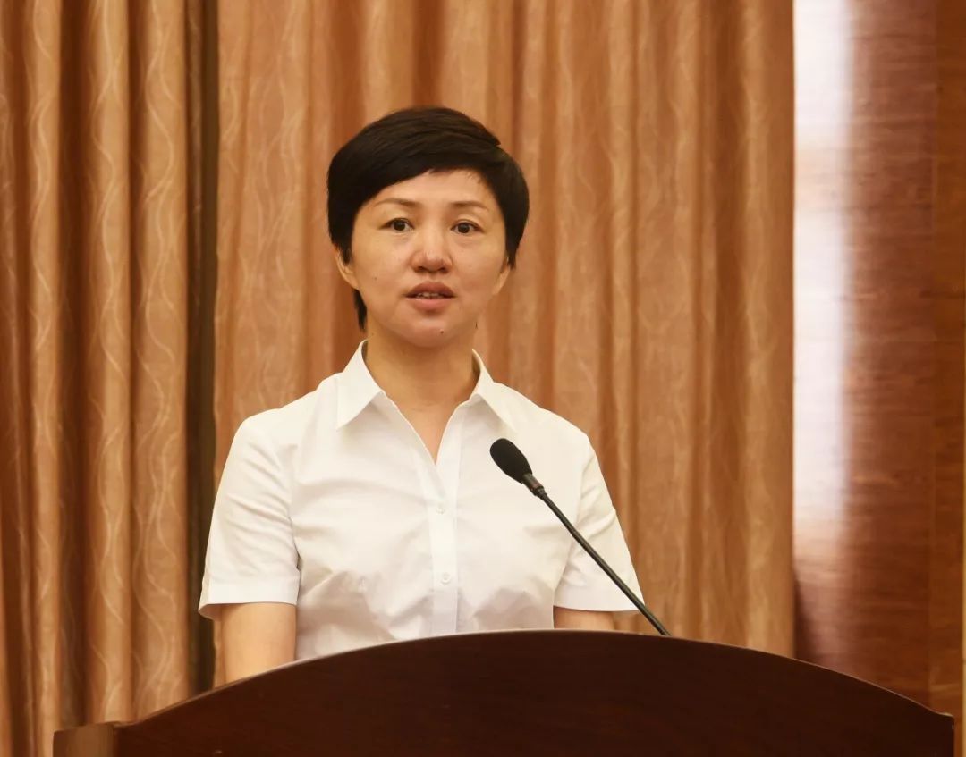 徐竖发言▲县机关单位代表,县财政局局长陈先夏同志发言▲乡镇代表