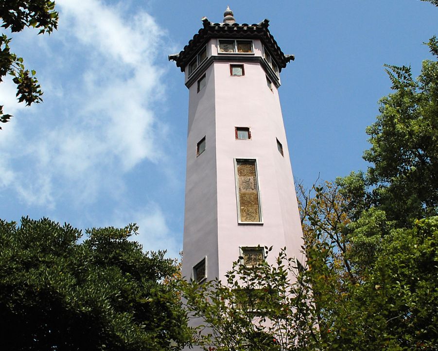 特色:寺庙建筑群  创建于宋朝淳佑年间,距今已有 700 多年历史,是崇明