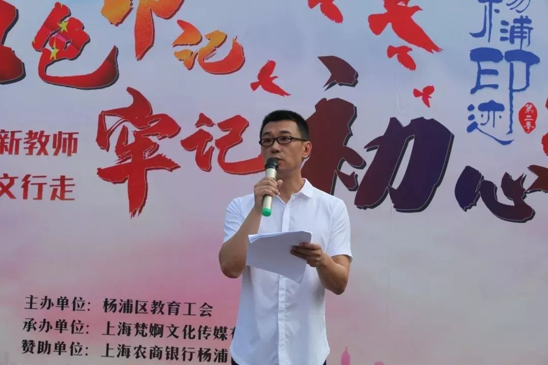 手册目录手册扉页手册正面上下滑动查看手册样式老师们拿到的教师会员