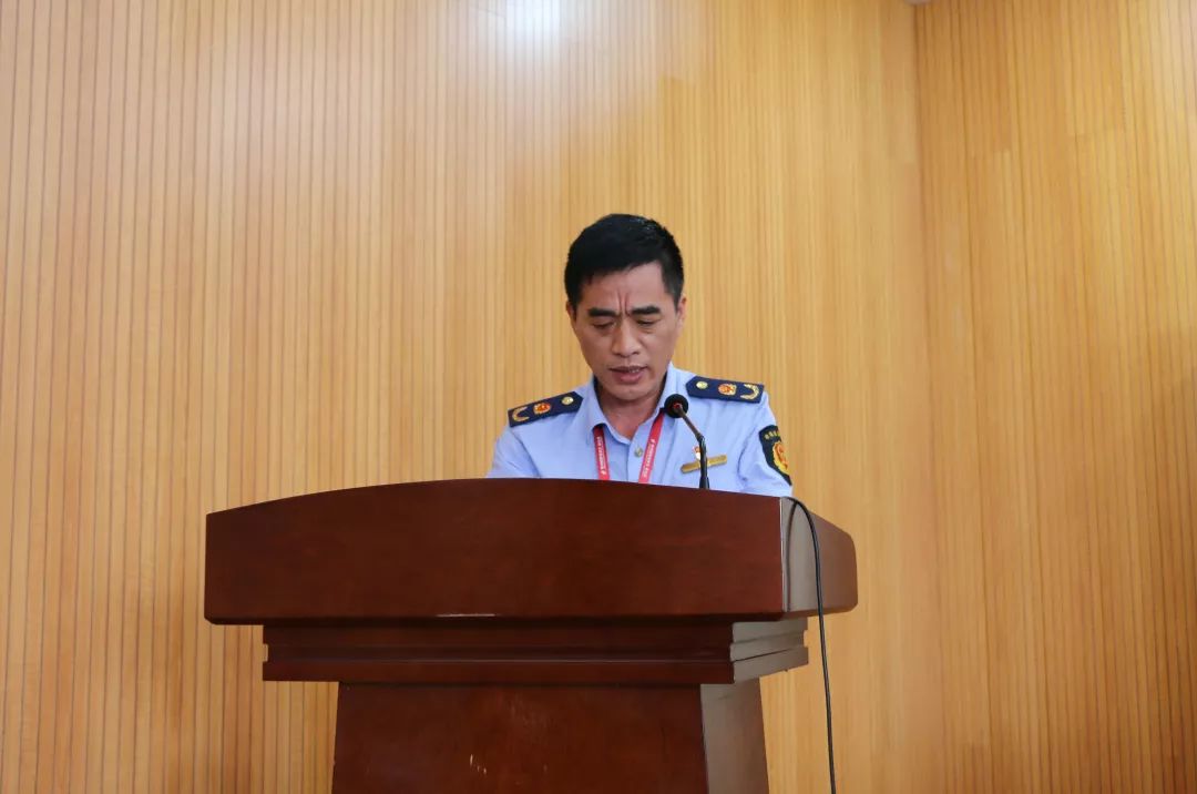 空港产业园管委会副主任谢路军对全镇环保工作进行部署.