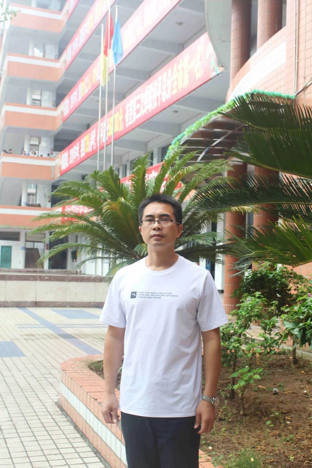 段长春 南充市陈寿中学杨树林 四川省南充市嘉陵第一中学郭玲筠 南充