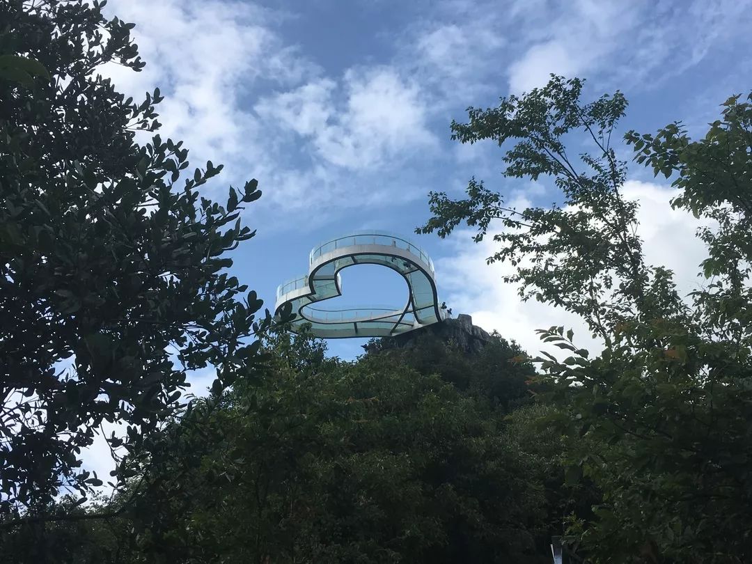 心形观景台图片来源 景运股份玻璃吊桥图片来源 景运股份玻璃吊桥图片