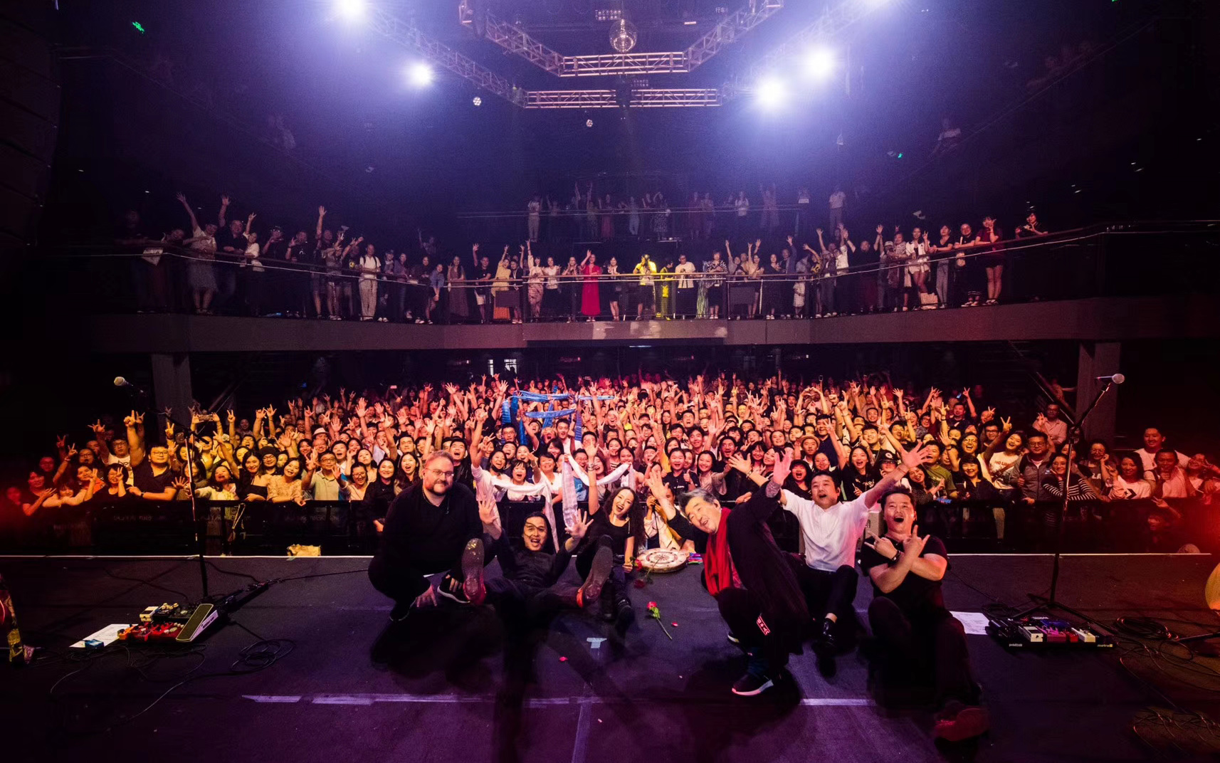 haya乐团link巡演上海开唱震撼舞台link千人