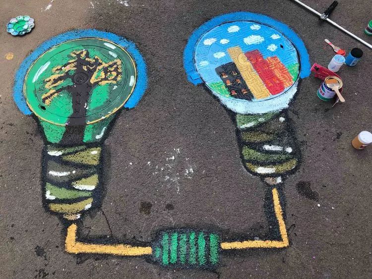 创城创卫大手拉小手共创文明校园济南育文中学井盖美化活动