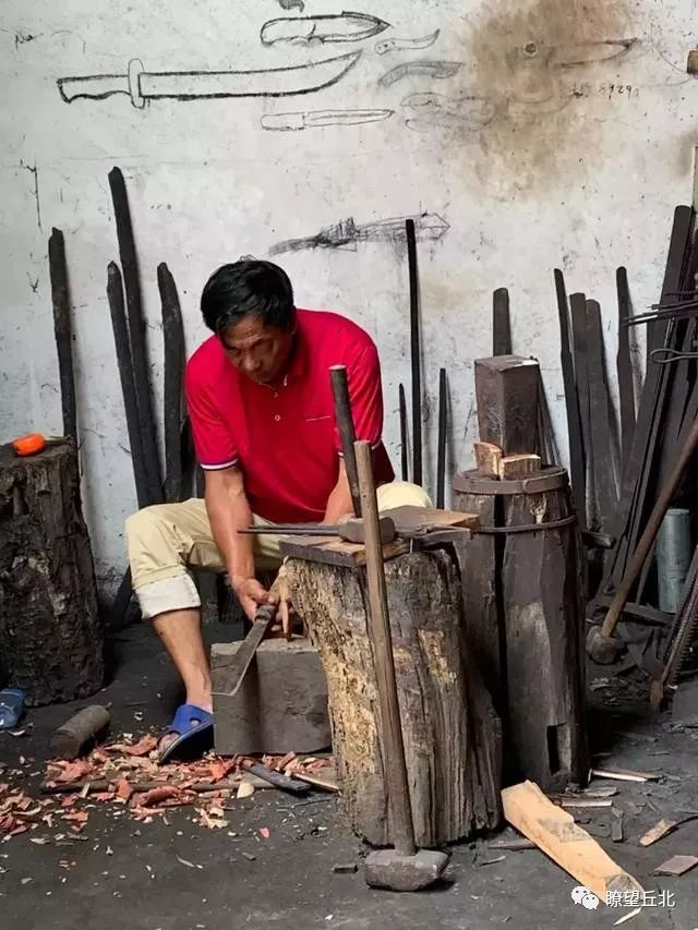 非遗云南阿昌族削铁如泥吹发即断户撒刀王用40年锻出最锋利的刀