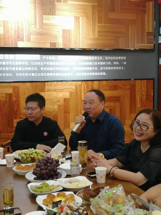 文化动态与木同居人生乐事徐利军教授作客汉中诺高实木地板店恳谈分享