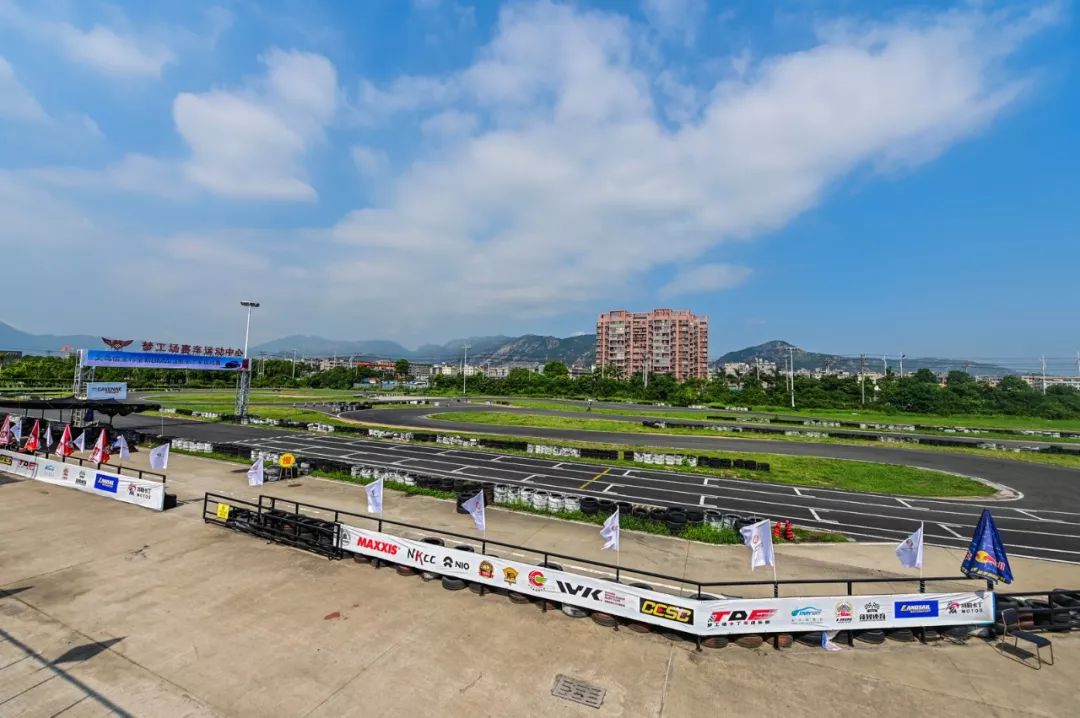 "力天汽车梦工场"是一个包括汽车营销在内的城市生活综合体,也是"温商