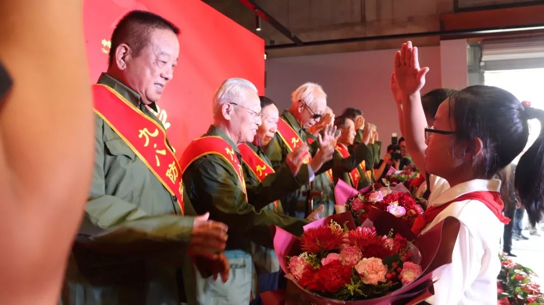 张晓林教授宣读贺电拾种下英雄树,双拥树,将军树种下红色基因种下传承