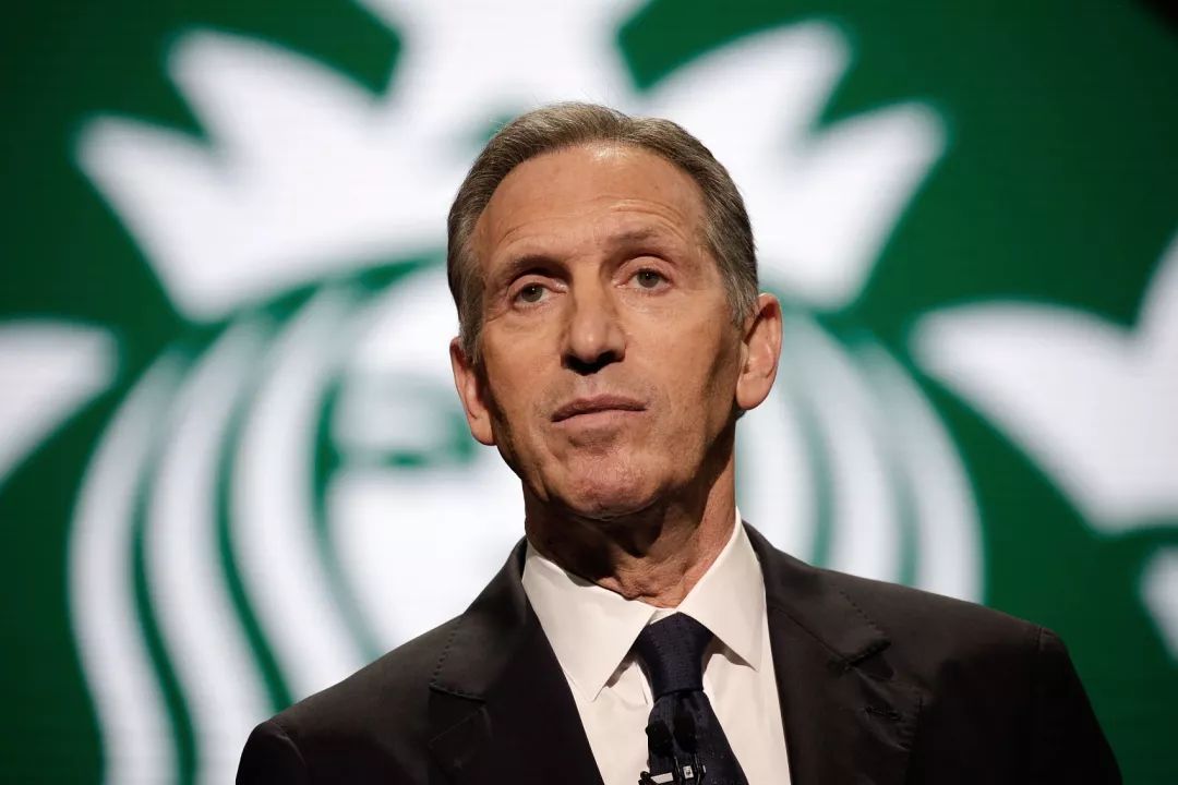 但 howard schultz 强调自己对改革两党制的必要性的信念不会动摇,并