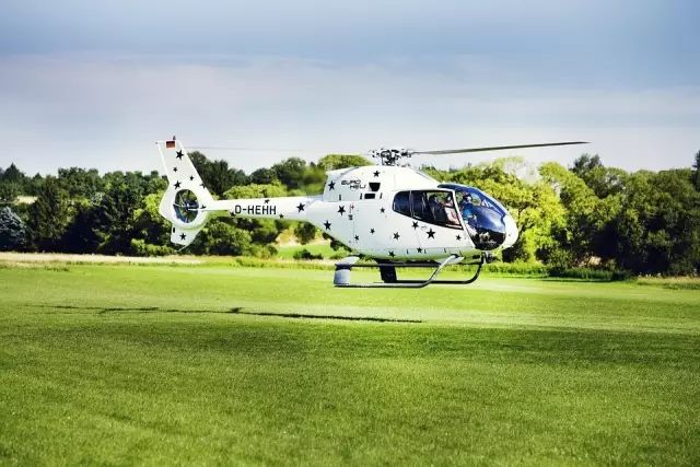 坐直升机工作人员为什么不让你去尾部