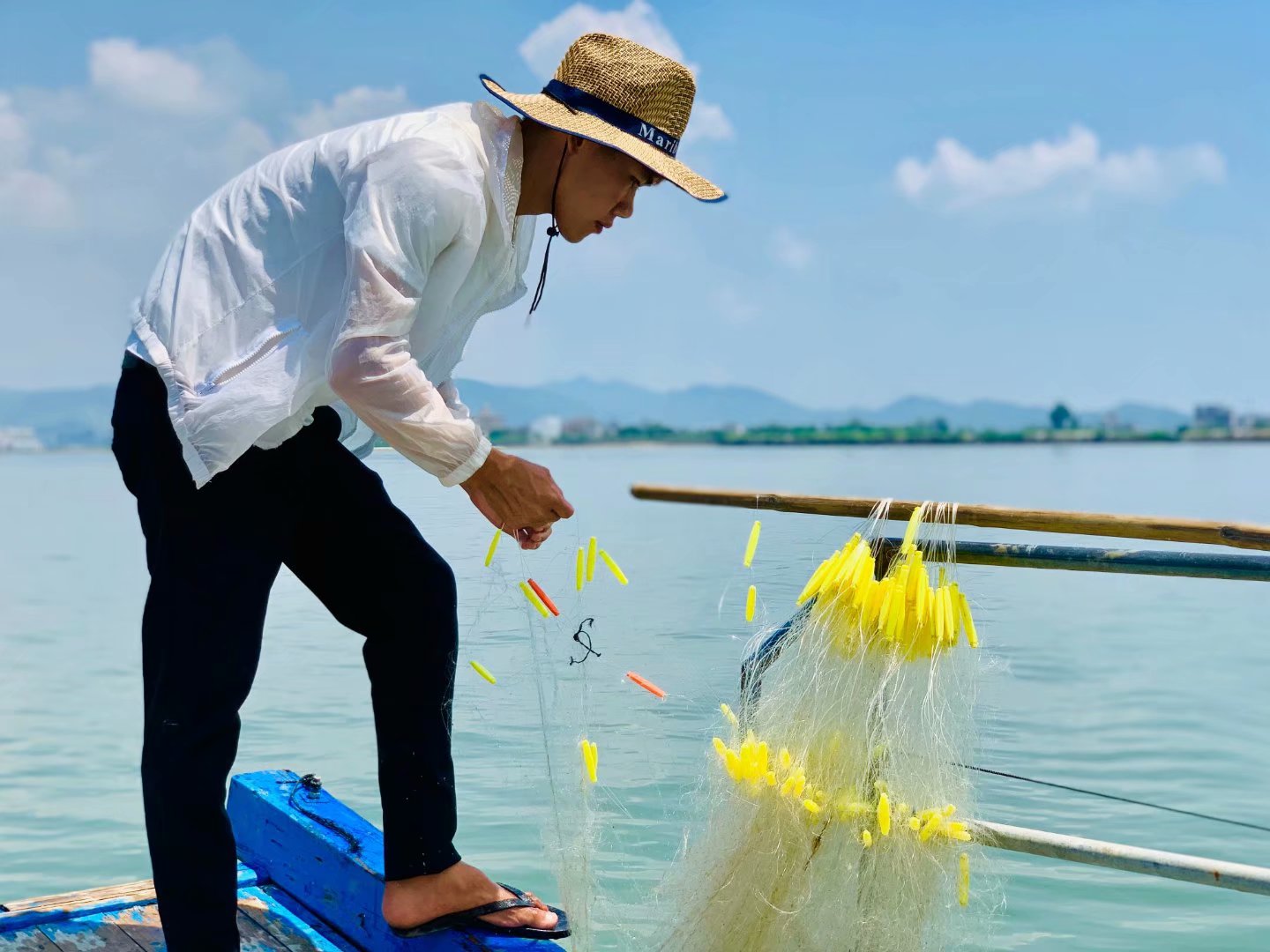 出海捕鱼 船员图片