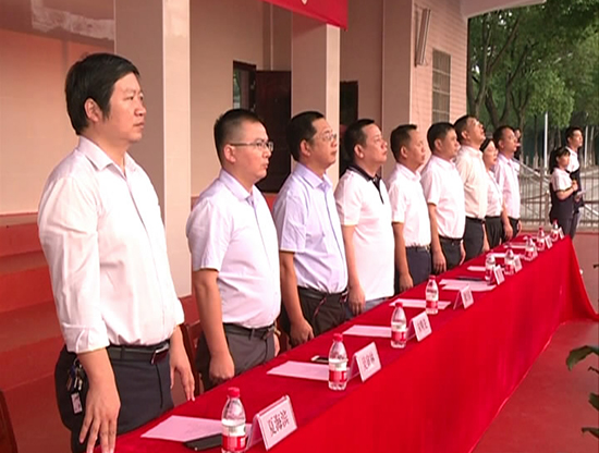 龚呈伟:爱心照亮学子路 十年助学成佳话_赤壁