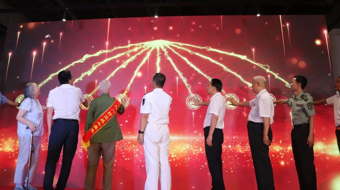 玖张晓林教授宣读贺电拾种下英雄树,双拥树,将军树种下红色基因种下
