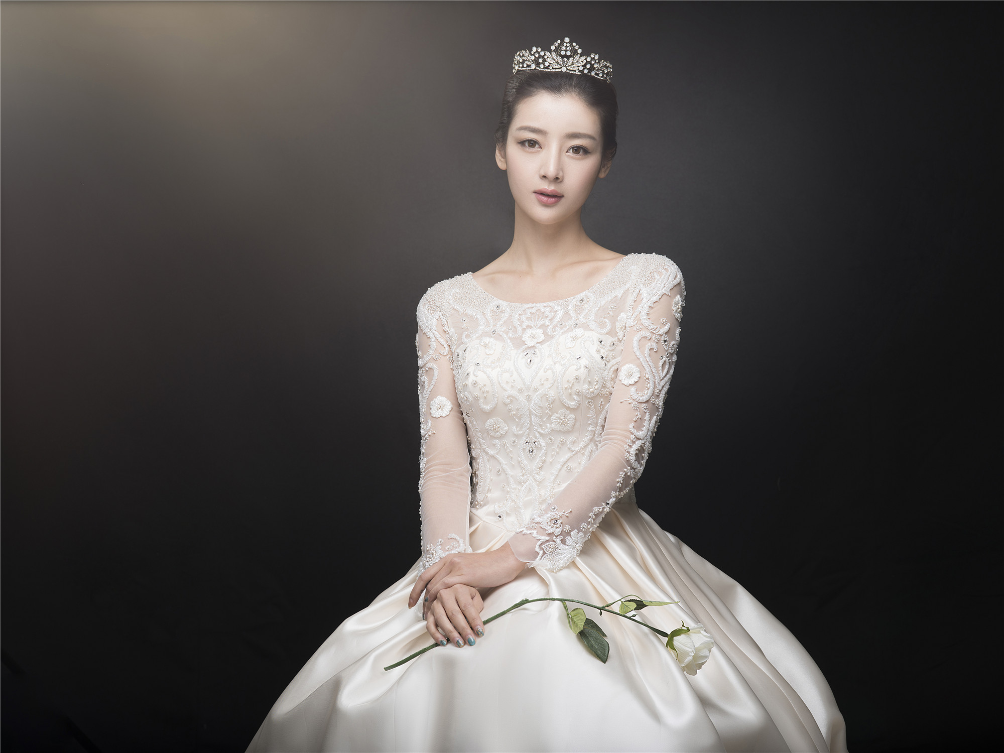 西安婚纱照经典传世50年专属女王的优雅