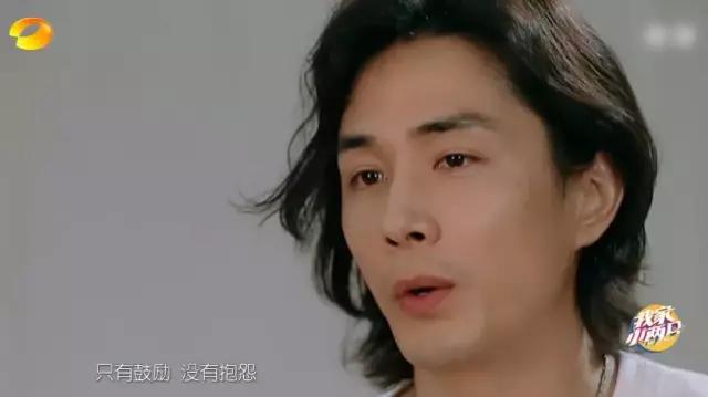 戚薇起床照被疯传:大女人与小男人的婚姻,全是套路 戚薇起床照被疯传:大女人与小男人的婚姻,全是套路