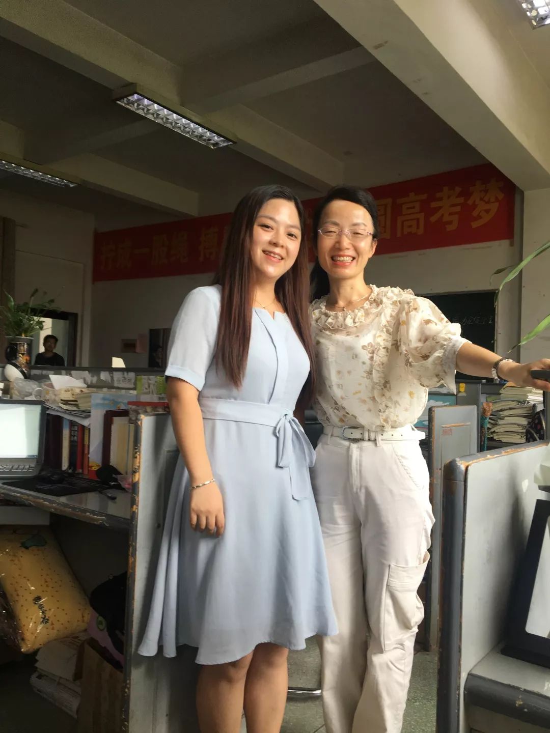 王智敏老师和班主任唐江珍老师米南笛老师和班主任陈勇老师光阴流转