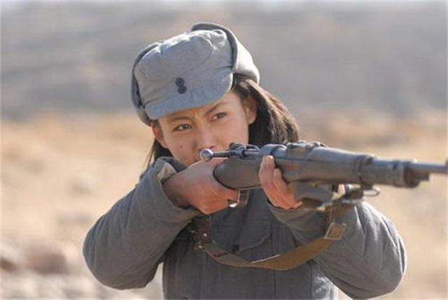 女学生机智送枪参加游击队率四位堂姐弟投革命全部享离休待遇