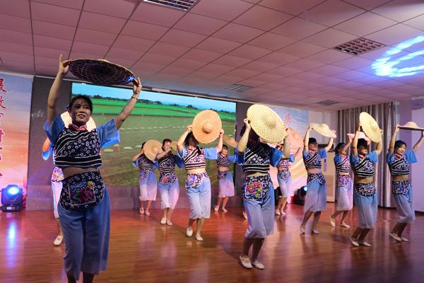 歌唱伟大祖国  展示教育时代风采 图14