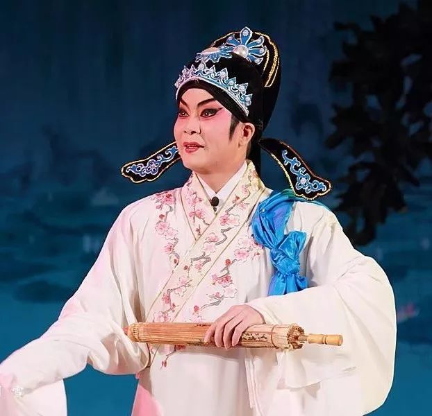 您共赏剪纸,捏粘人,草编,中国结手工,粘土绘画,飘色人物手工,粤剧脸谱