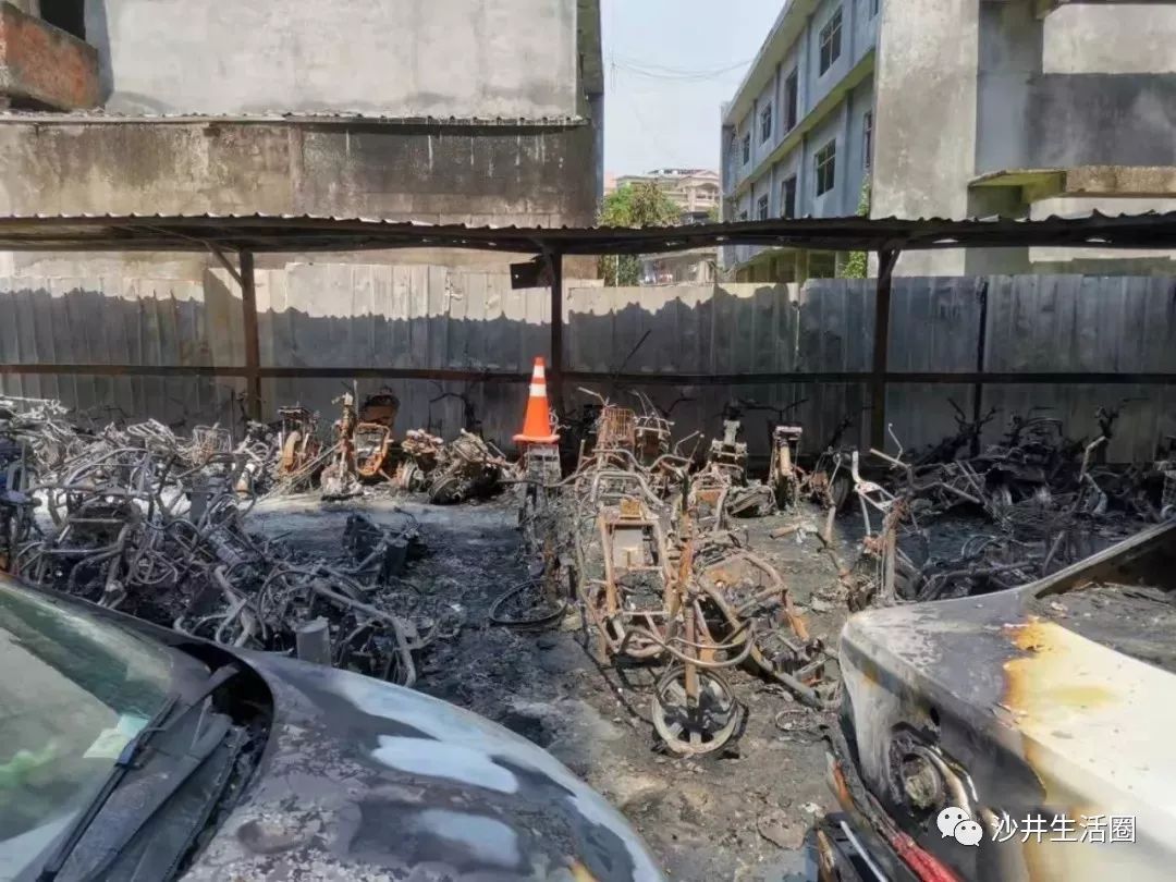 突发宝安一电动车着火烧毁68辆电动车3辆汽车