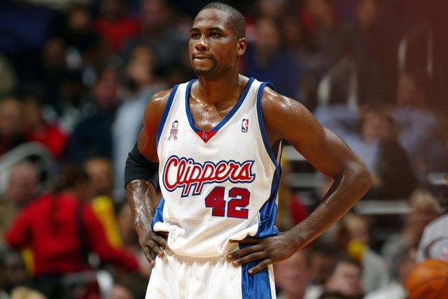 埃尔顿-布兰德nba职业生涯的荣誉:1999-00赛季nba最佳新秀 ;1999-00