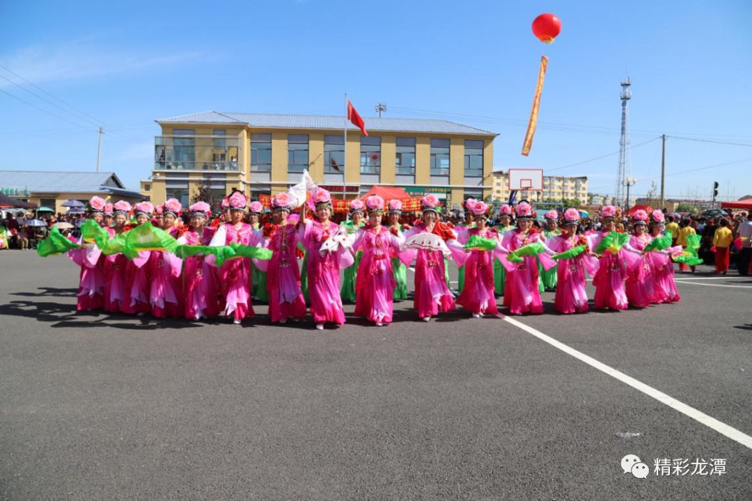 【动态】江密峰镇举办"迎国庆 庆丰收"农民汇演