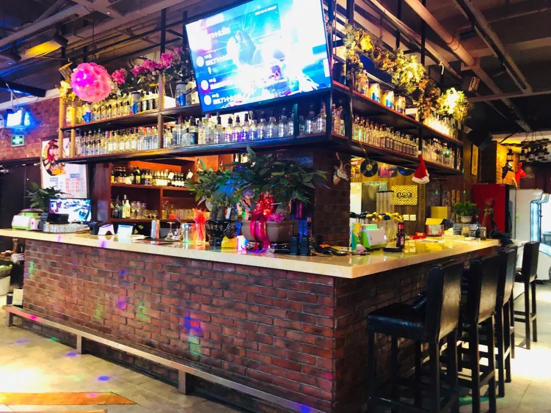 喝酒听歌撸串真是够爽又够劲69元抢原价214元食上烧货音乐烤吧23人餐