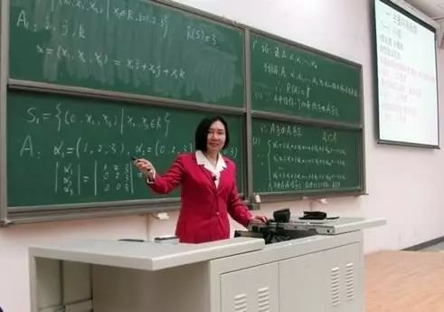 教师节愿我们一路上都有明灯指引愿每一盏灯都光亮如初