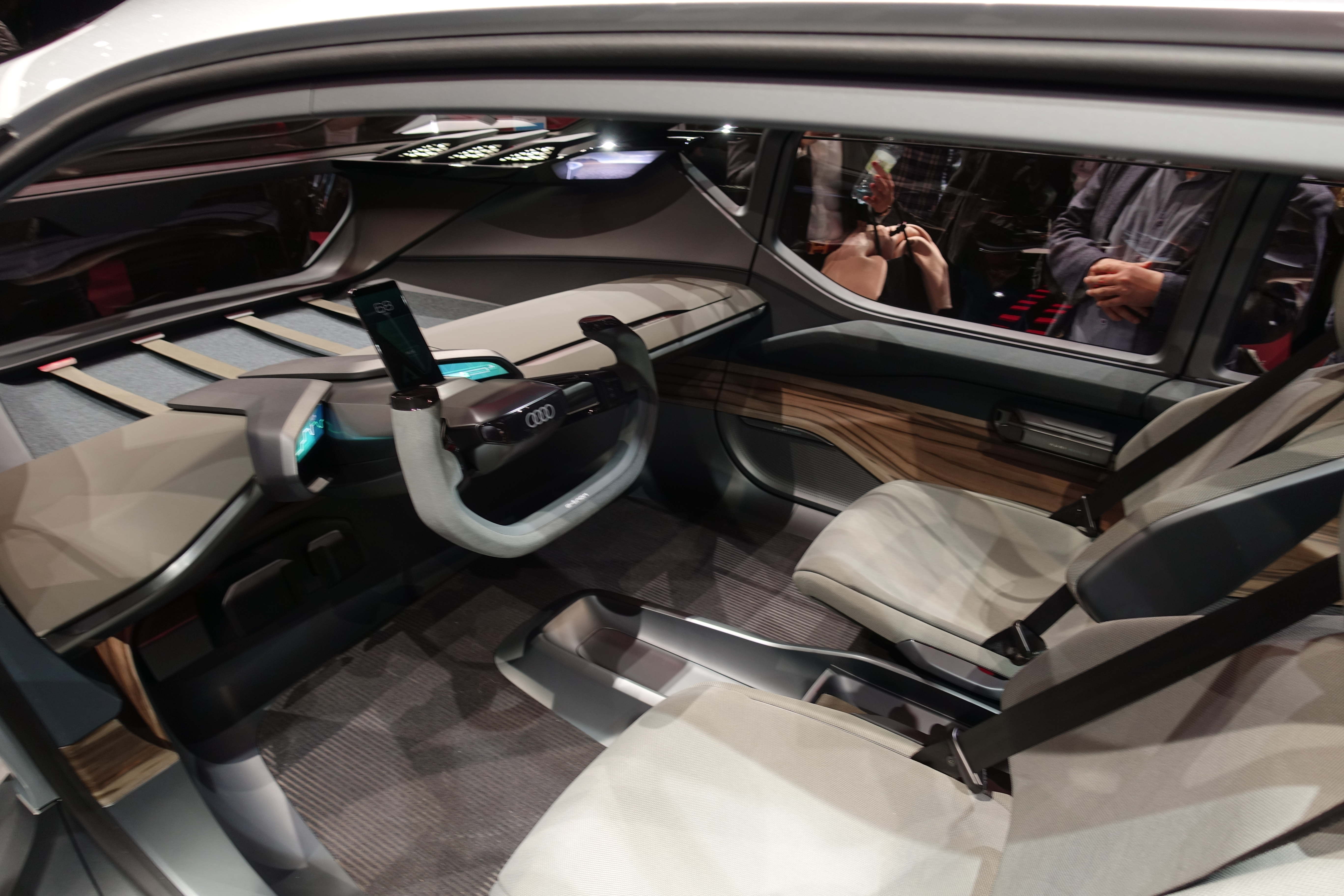 aitrail概念车及全新rs7领衔奥迪开启未来出行愿景四重奏