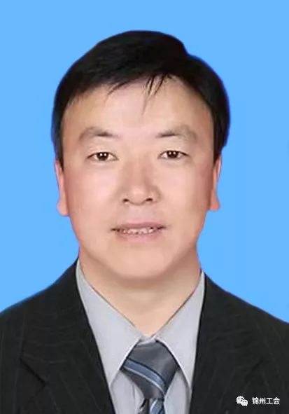梁全峰锦州市公安局交通警察支队派驻在黑山县芳山镇八间村任驻村第一