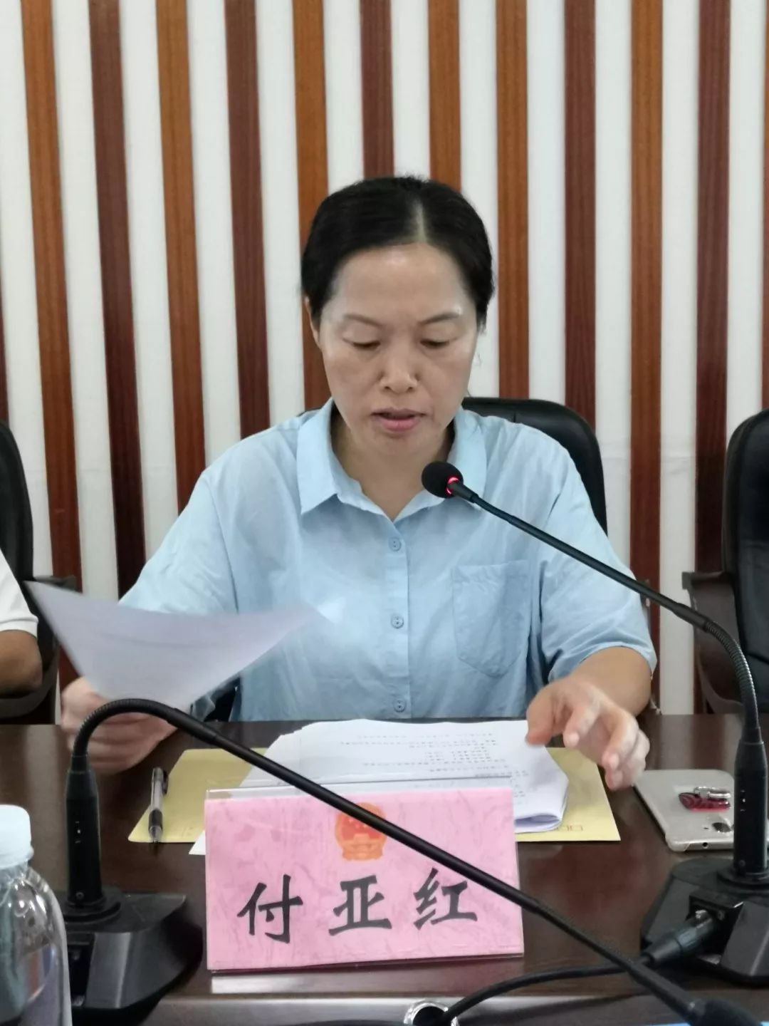 市委常委,市政府常务副市长张书基同志宣读了《关于提请尹志来同志