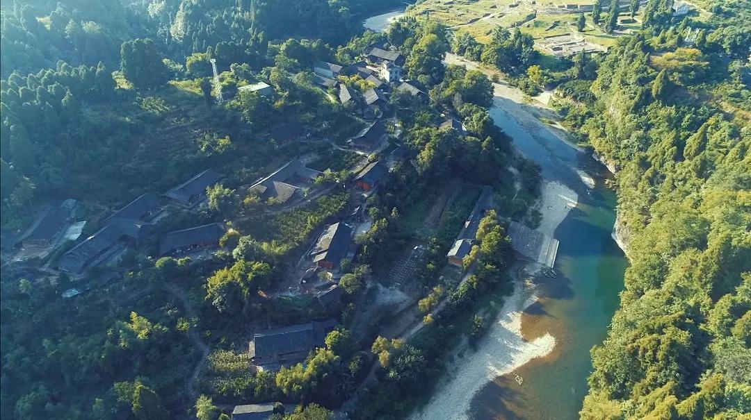 湖南首个世界文化遗产地湘西老司城78岁高龄的他写了4本专著