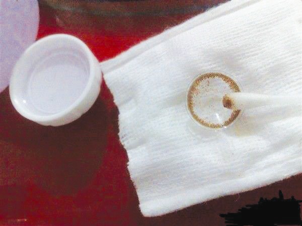 长期不当佩戴美瞳或者戴劣质美瞳会给你的眼睛带来重大伤害
