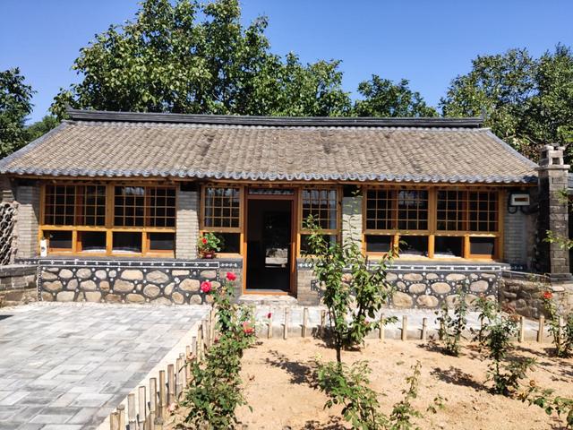 今天介绍的这处院子,就是传统的北方民居风格.古朴典雅,古香古色.