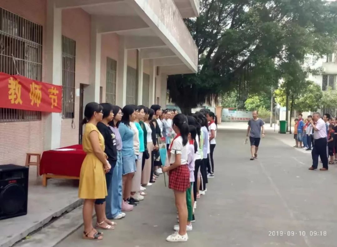 三坑镇雅文小学陂头分教点三坑镇雅文小学陂头分教点开展了丰富多彩的