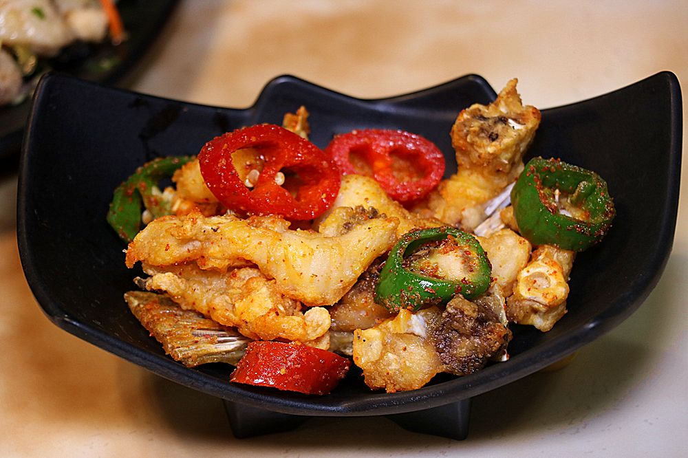 椒盐鱼骨▼黑椒鱼柳薯还有外脆内嫩的椒盐脆肉鲩鱼骨和老少适宜第黑