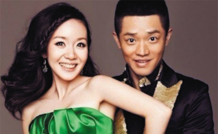 为什么凤凰传奇两人那么多年相安无事,看看曾毅的老婆大家就知道