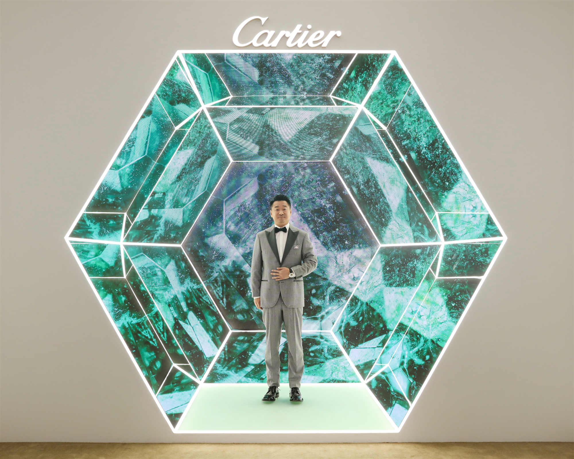 王景春亮相卡地亚高级珠宝展星光熠熠闪耀上海