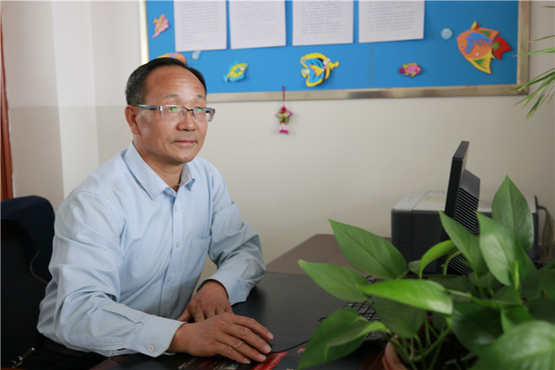 秦国荣,高台县西街小学教师.