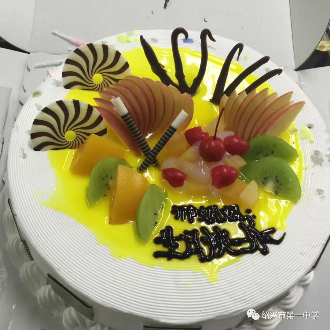 致敬老师2018年学生婚礼,谢澹老师与2009届学生合影幸福感还是为了